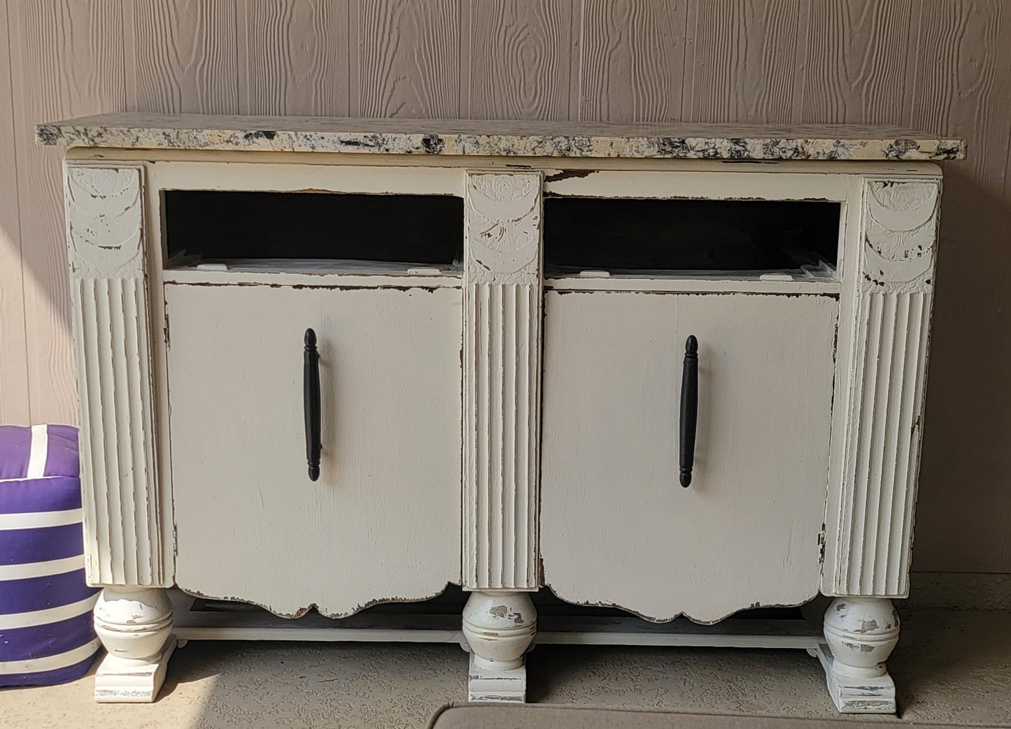 Distressing and Aging Techniques with Annie Sloan Chalk Paint – April 23