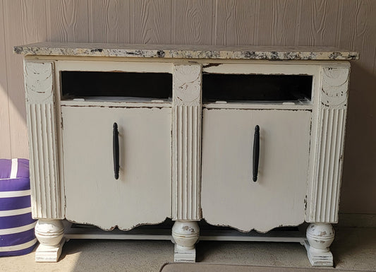 Distressing and Aging Techniques with Annie Sloan Chalk Paint – April 23